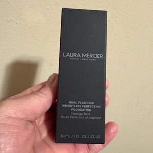 Laura Mercier Real Flawless Weightless Perfecting Foundation 2C2 •SOFT SAND New